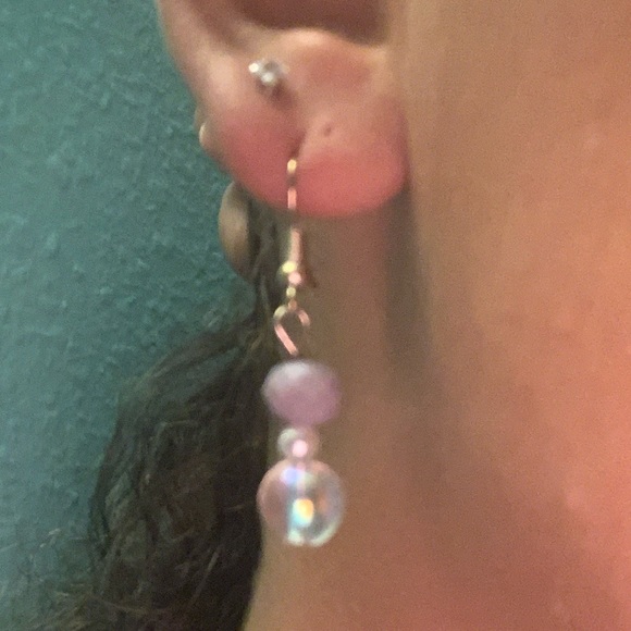 Purple beaded earring - Picture 2 of 3